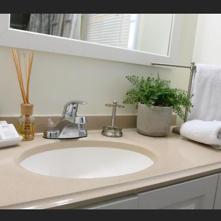 Great 2 Bedroom Condo,Free Parking,Easy Commute. Irvington Buitenkant foto