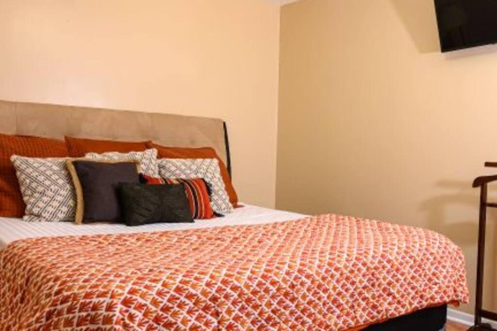 Great 2 Bedroom Condo,Free Parking,Easy Commute. Irvington Buitenkant foto