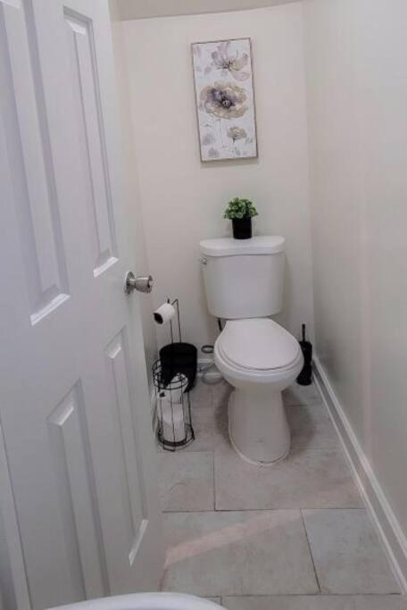 Great 2 Bedroom Condo,Free Parking,Easy Commute. Irvington Buitenkant foto