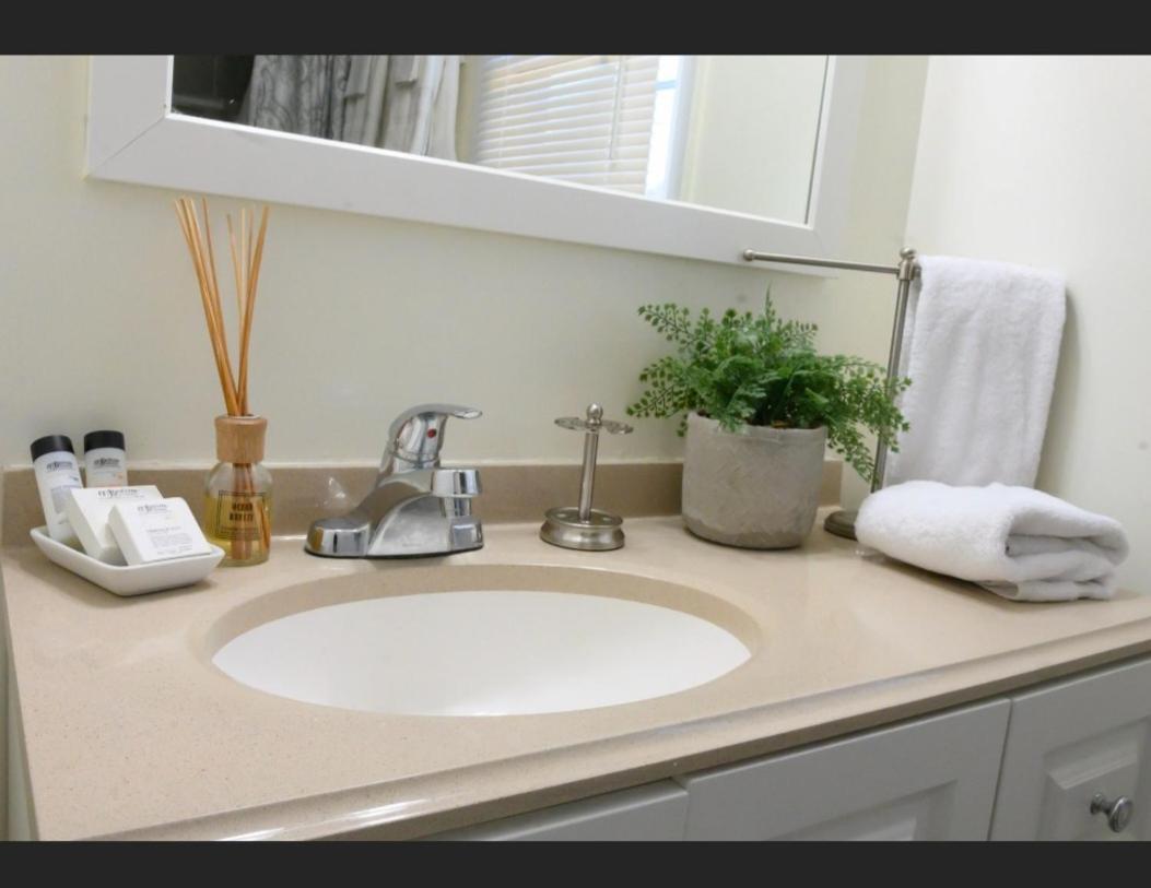 Great 2 Bedroom Condo,Free Parking,Easy Commute. Irvington Buitenkant foto