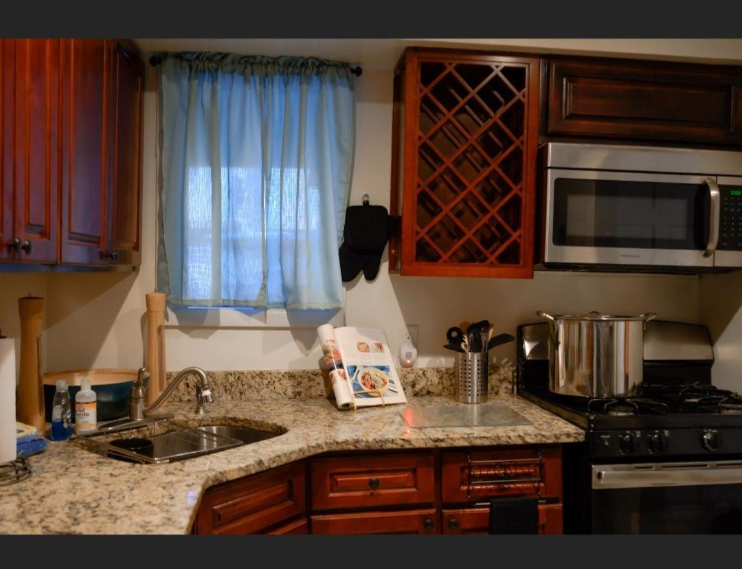 Great 2 Bedroom Condo,Free Parking,Easy Commute. Irvington Buitenkant foto